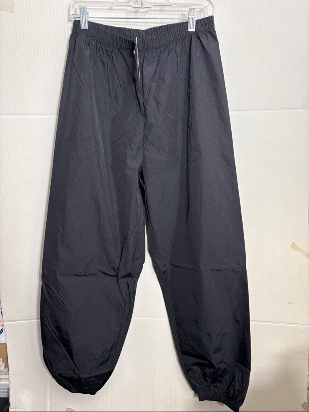 Aritzia TNA Black Elastic-Waist Windbreaker Pants 1071